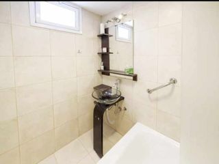 Foto 18 de ALQUILER DOS AMBIENTES - BAÑO Y TOILETTE
