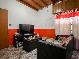 Foto 1 de Casa de 2 dormitorios en Venta en Berisso c patio