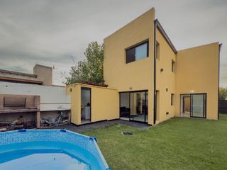 Foto 23 de Casas con jardín en venta en City Bell