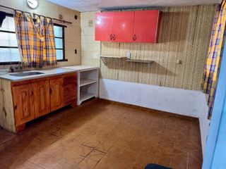Foto 4 de Casa c/parque, 2 ambientes, EN ALQUILER, Lisandro De La Torre 2600, Ituzaingó