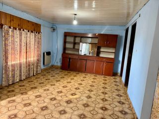 Foto 2 de Casa c/parque, 2 ambientes, EN ALQUILER, Lisandro De La Torre 2600, Ituzaingó