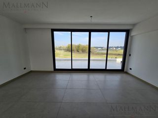 Foto 23 de Venta Casa 5 Dormitorios con Pileta y vista al Golf sobre golf y laguna en La Calesa Pilará