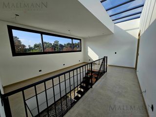 Foto 30 de Venta Casa 5 Dormitorios con Pileta y vista al Golf sobre golf y laguna en La Calesa Pilará