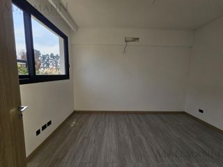 Foto 21 de Venta Casa 5 Dormitorios con Pileta y vista al Golf sobre golf y laguna en La Calesa Pilará