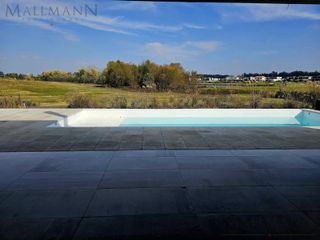 Foto 31 de Venta Casa 5 Dormitorios con Pileta y vista al Golf sobre golf y laguna en La Calesa Pilará