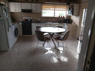 Foto 3 de Casa en venta - 3 Dormitorios 1 Baño - Cochera - 1.000mts2 - San Carlos, La Plata