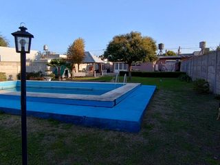 Foto 1 de Casa en venta - 3 Dormitorios 1 Baño - Cochera - 1.000mts2 - San Carlos, La Plata