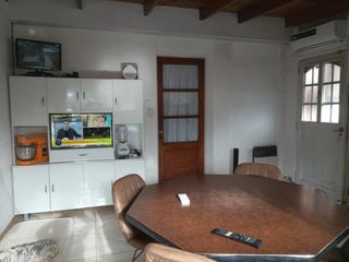 Foto 4 de Casa en venta - 3 Dormitorios 1 Baño - Cochera - 1.000mts2 - San Carlos, La Plata