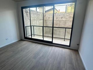 Foto 1 de Departamento Monoambiente en alquiler - 1 Baño - Monserrat