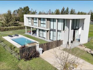 Foto 2 de Venta Casa Moderna en El Naudir Escobar