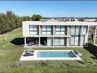 Foto 3 de Venta Casa Moderna en El Naudir Escobar