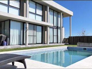 Foto 5 de Venta Casa Moderna en El Naudir Escobar