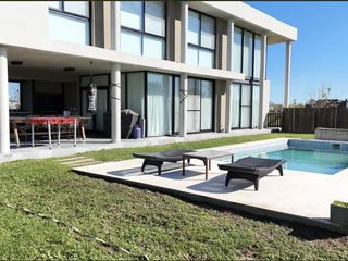 Foto 4 de Venta Casa Moderna en El Naudir Escobar