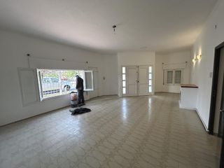 Foto 4 de Casa en alquiler a 3 cuadras del Parque H. Yrigoyen - Barrio Sat