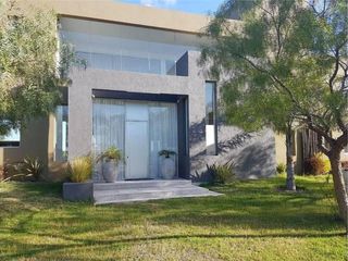 Foto 1 de Casa en alquiler en el  barrio San Isidro Labrador, Villanueva, Tigre.