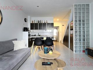 Foto 1 de PH con terraza propia y parrilla en venta en Villa Pueyrredon