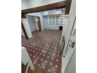 Foto 1 de CASA 5 AMBIENTES PARA USO PROFESIONAL-SALTA Y BROWN