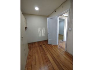 Foto 9 de CASA 5 AMBIENTES PARA USO PROFESIONAL-SALTA Y BROWN
