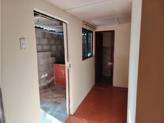 Foto 16 de Carapungo, Local Comercial en Renta, 200m2, 4 Ambientes
