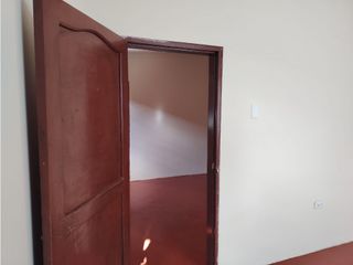 Foto 6 de Carapungo, Local Comercial en Renta, 200m2, 4 Ambientes