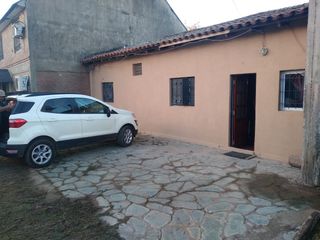 Foto 1 de CASA VENTA 3 AMBIENTES DON TORCUATO COCHERA