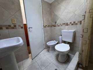 Foto 19 de Dos casas en venta s/ lote de  307 m2 Temperley E.