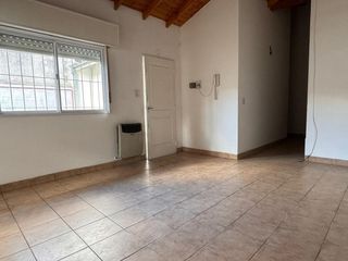 Foto 5 de Dos casas en venta s/ lote de  307 m2 Temperley E.