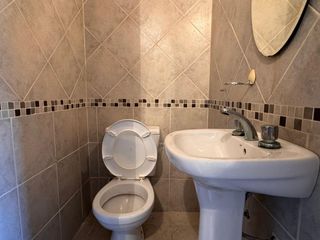 Foto 6 de Dos casas en venta s/ lote de  307 m2 Temperley E.