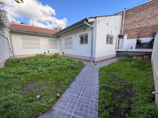Foto 13 de Dos casas en venta s/ lote de  307 m2 Temperley E.