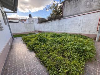 Foto 12 de Dos casas en venta s/ lote de  307 m2 Temperley E.