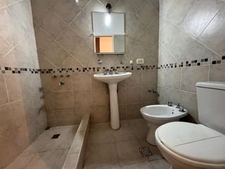 Foto 7 de Dos casas en venta s/ lote de  307 m2 Temperley E.