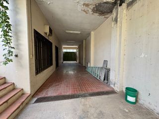 Foto 12 de Venta Casa con local comercial - 2 pisos