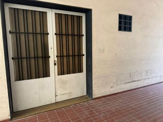 Foto 5 de Venta Casa con local comercial - 2 pisos