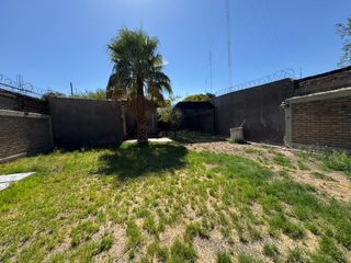 Foto 6 de Venta Casa con local comercial - 2 pisos