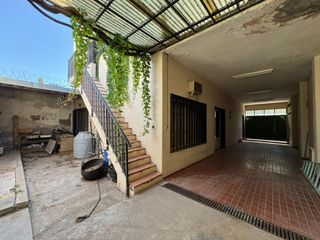 Foto 9 de Venta Casa con local comercial - 2 pisos