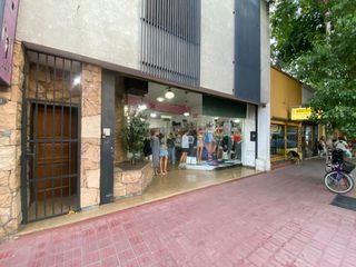 Foto 21 de Venta Casa con local comercial - 2 pisos