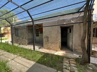 Foto 10 de Venta Casa con local comercial - 2 pisos