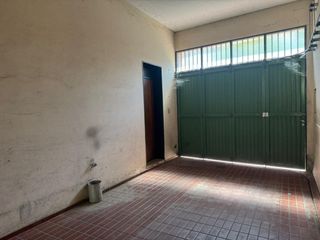 Foto 4 de Venta Casa con local comercial - 2 pisos
