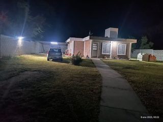 Foto 1 de Venta de Casa y amplio Terreno