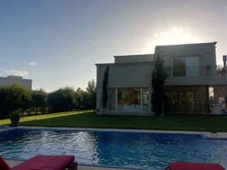 Foto 1 de CASA DE DISEÑO EXCLUSIVO - Haras Santa María