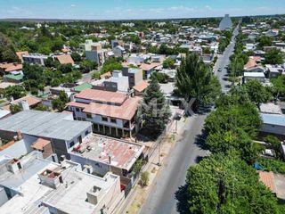 Foto 18 de VENTA CASA 5 DORMITORIOS /LOTE APTO COMERCIAL, NQN