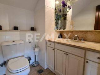 Foto 13 de VENTA CASA 5 DORMITORIOS /LOTE APTO COMERCIAL, NQN