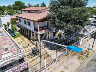 Foto 24 de VENTA CASA 5 DORMITORIOS /LOTE APTO COMERCIAL, NQN