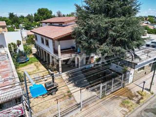 Foto 25 de VENTA CASA 5 DORMITORIOS /LOTE APTO COMERCIAL, NQN