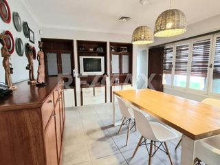 Foto 6 de VENTA CASA 5 DORMITORIOS /LOTE APTO COMERCIAL, NQN