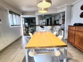 Foto 7 de VENTA CASA 5 DORMITORIOS /LOTE APTO COMERCIAL, NQN