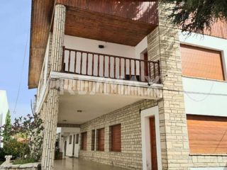 Foto 2 de VENTA CASA 5 DORMITORIOS /LOTE APTO COMERCIAL, NQN