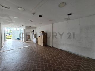 Foto 4 de Local Comercial Esquinero en Alquiler en Aurora