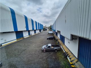 Foto 1 de COMPLEJO DE BODEGAS 9.616 m² EN ALQUILER – GUAYAQUIL – VA DAULE