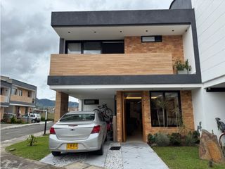 Foto 2 de SE VENDE CASA ESQUINERA EN LA CEJA UNIDAD CERRADA AGUA FRESCA viva